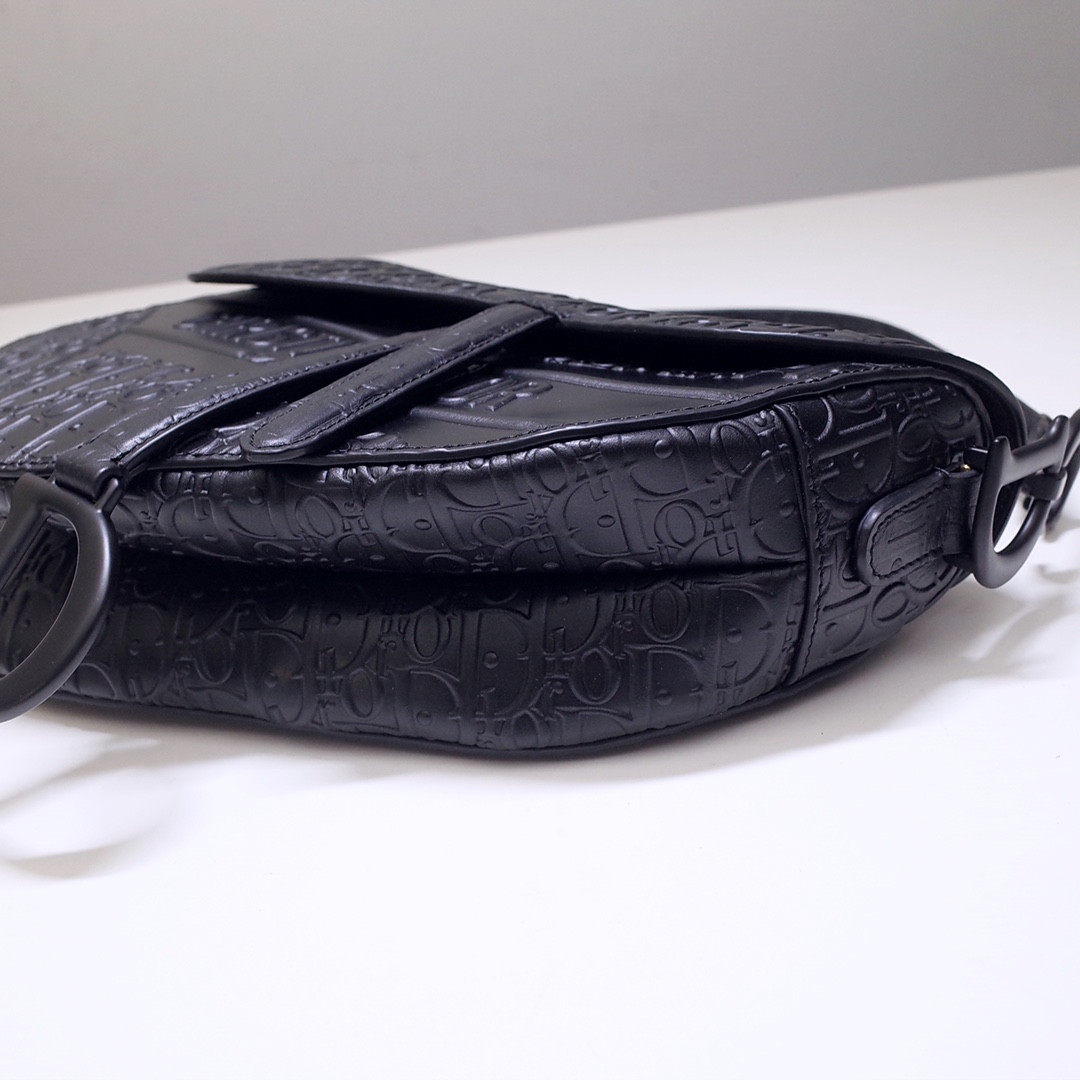 SADDLE BAG WITH STRAP Black D*0r Oblique Embossed Calfskin 25.5x20x6.5cm