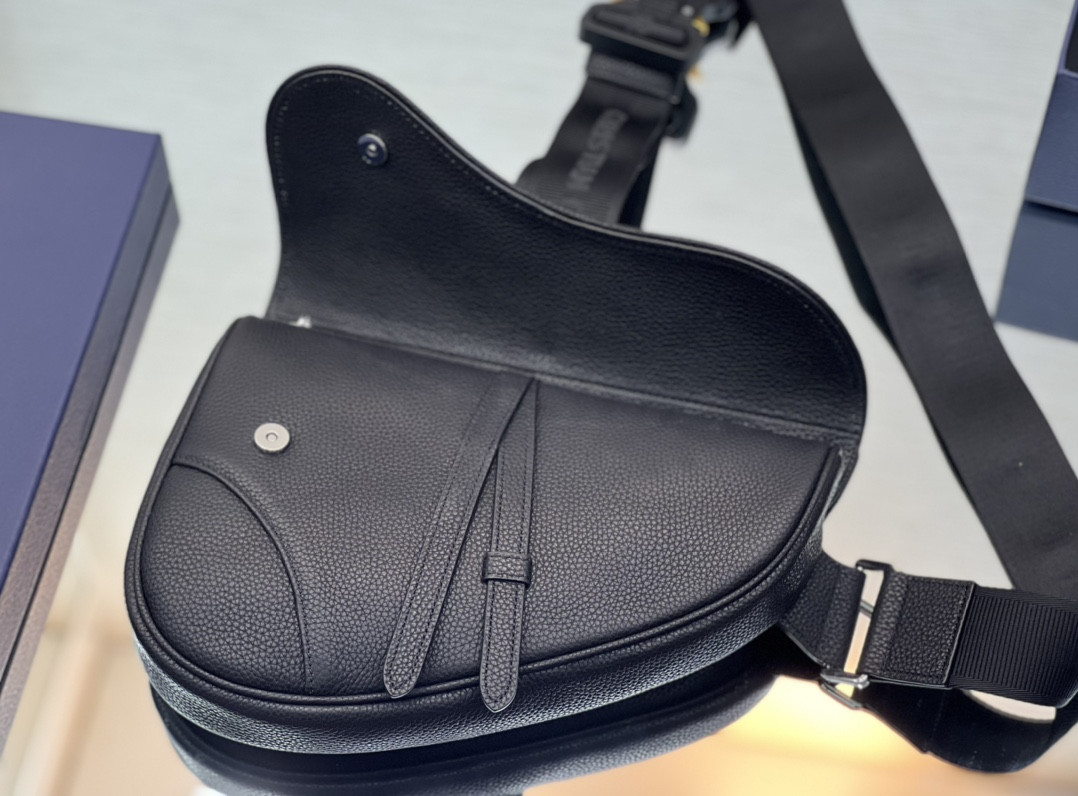 D*0r Saddle Bag Black Grained Calfskin 26 x 19 x 4.5 cm