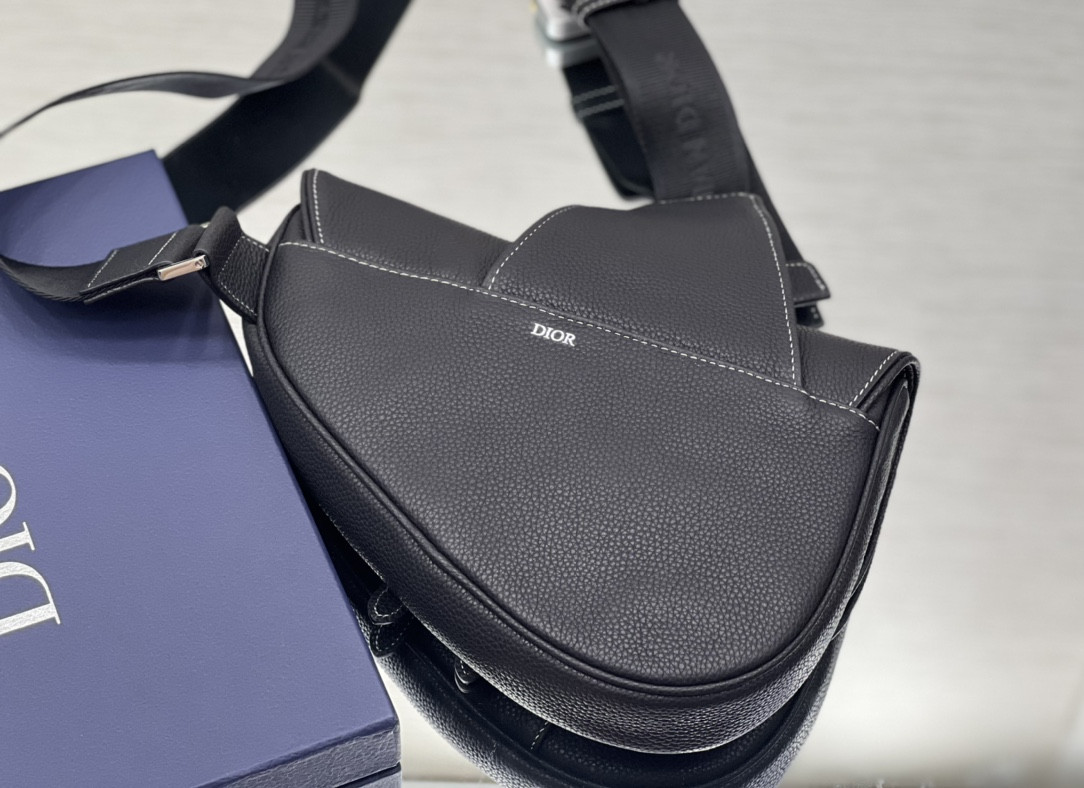 D*0r Saddle Bag Black Grained Calfskin 26 x 19 x 4.5 cm