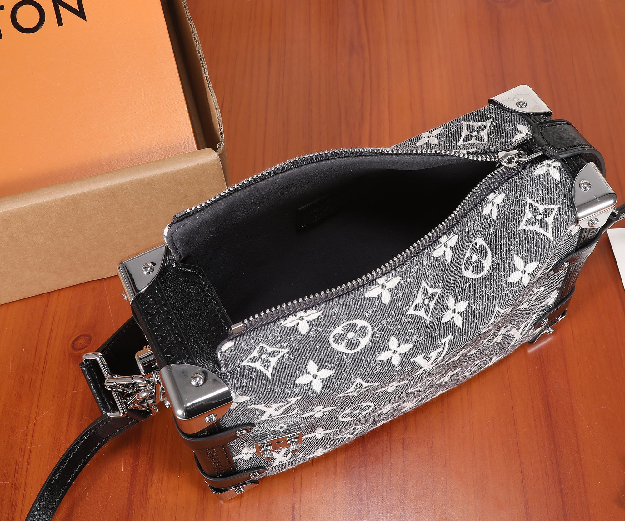 LV SIDE TRUNK MM M21460 8.3 x 5.5 x 2.4 inches