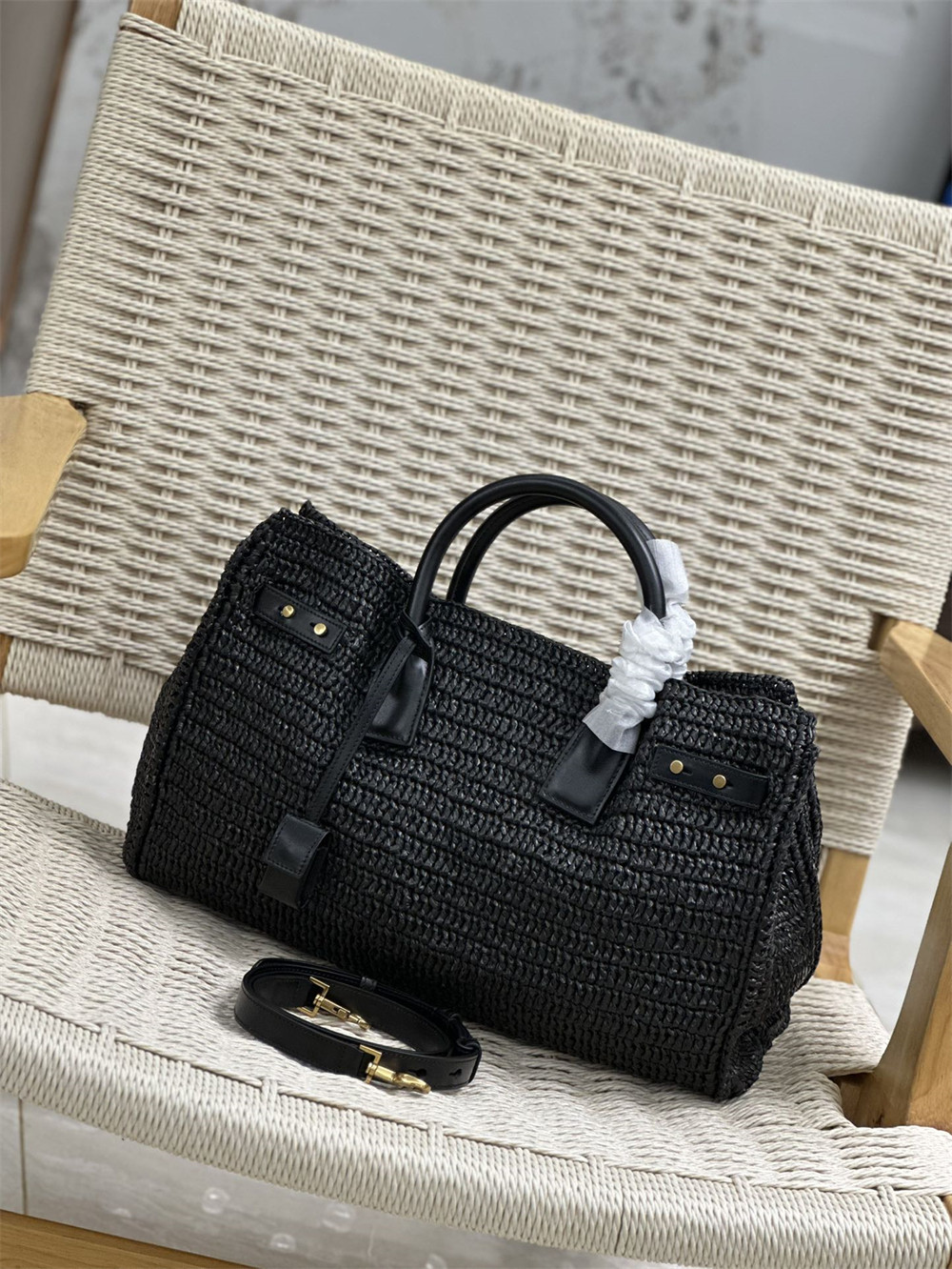 Y*L SAC DE JOUR MEDIUM S*pPLE IN RAFFIA AND VEGETABLE-TANNED LEATHER BLACK