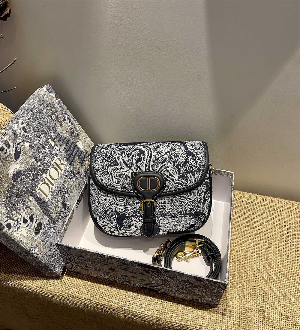 MEDIUM D*0r BOBBY BAG white black D*0r Oblique Jacquard