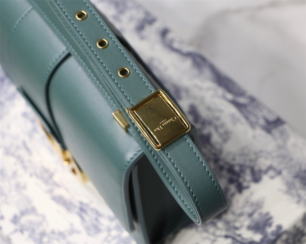 D*0r 30 MONTAIGNE CHAIN BAG BLUE