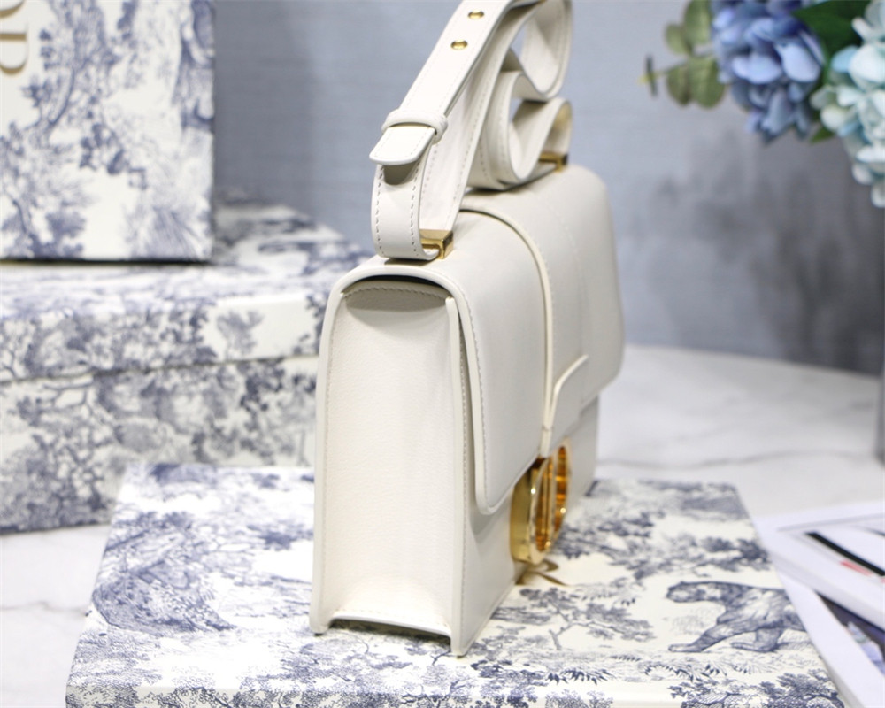 D*0r 30 MONTAIGNE CHAIN BAG WHITE