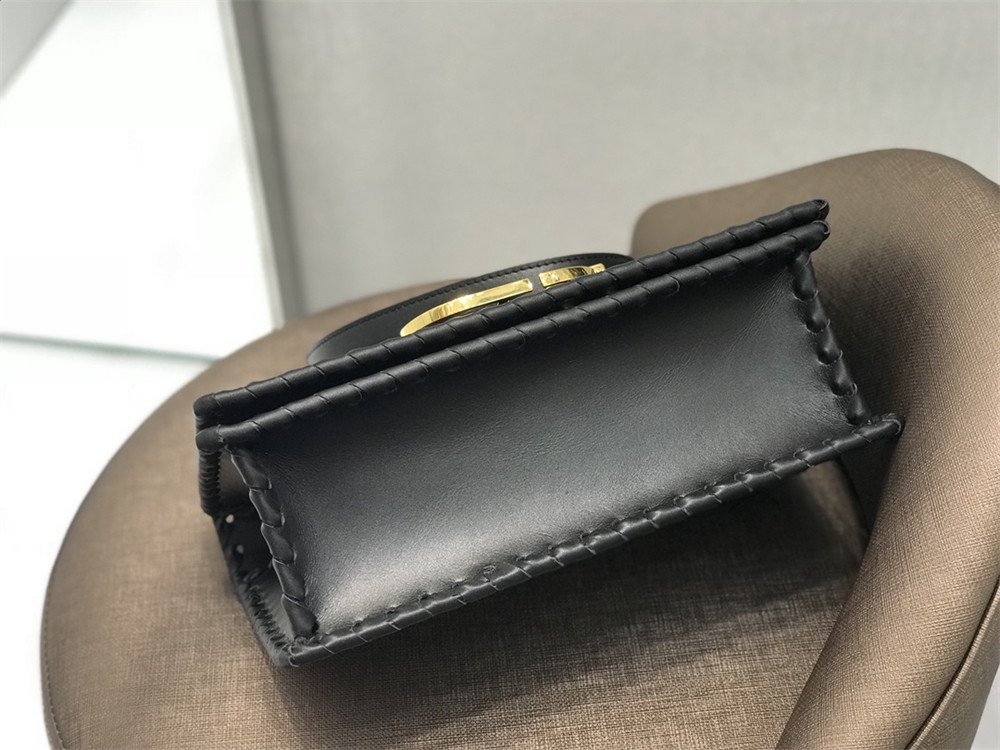 D*0r 30 MONTAIGNE CHAIN BAG BLACK