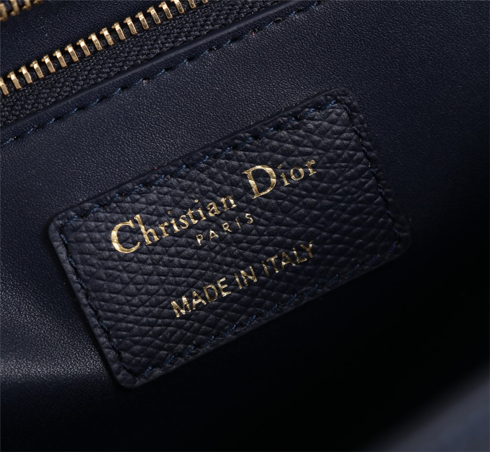 D*0r 30 MONTAIGNE CHAIN BAG Grained Navy
