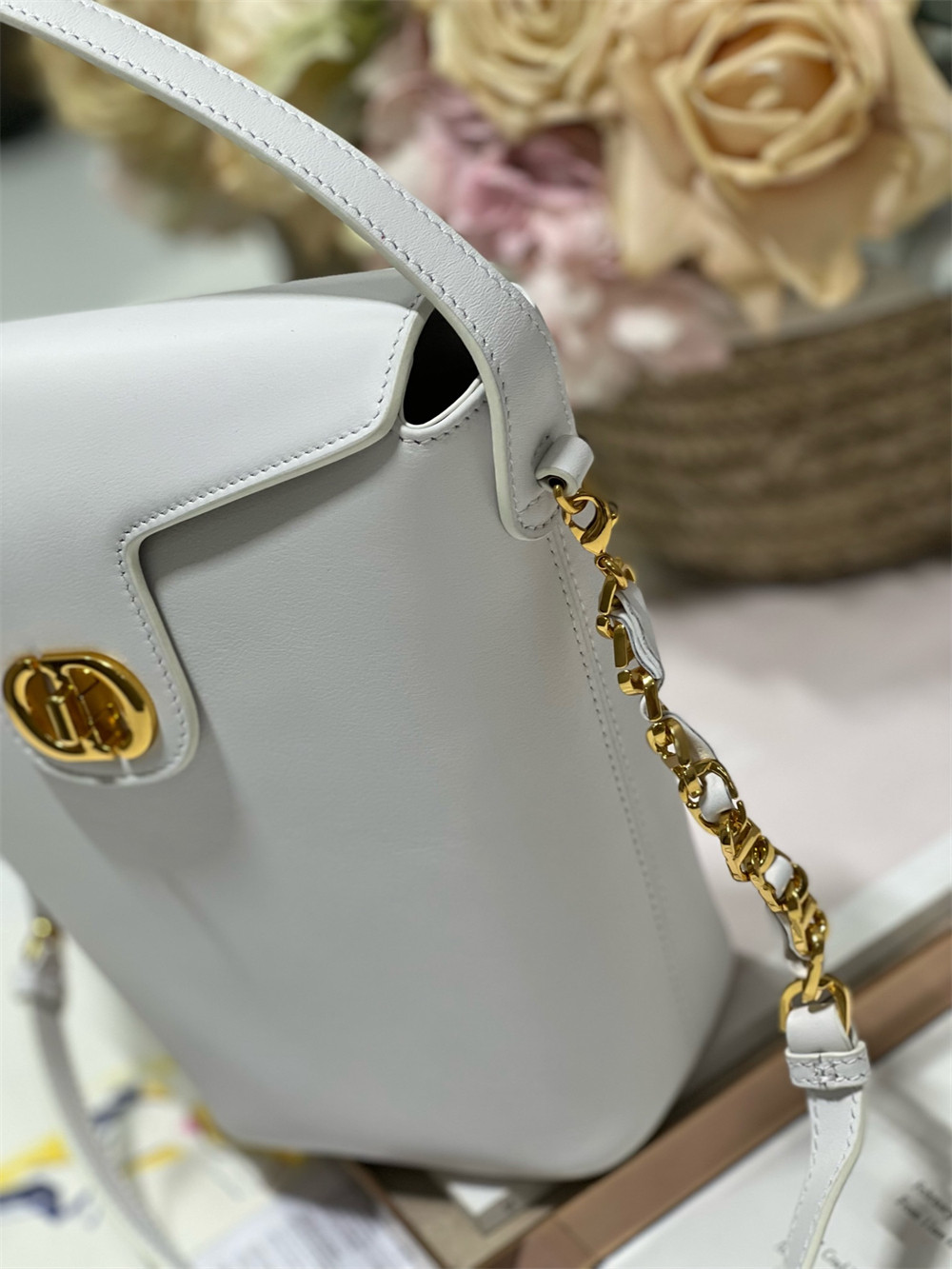 D*0r 30 Montaigne Large Chain Bucket Bag White