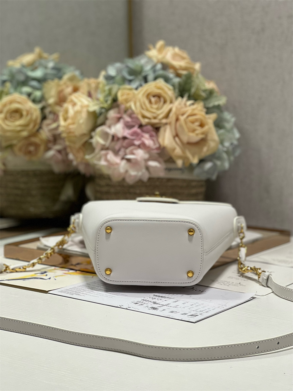 D*0r 30 Montaigne Large Chain Bucket Bag White