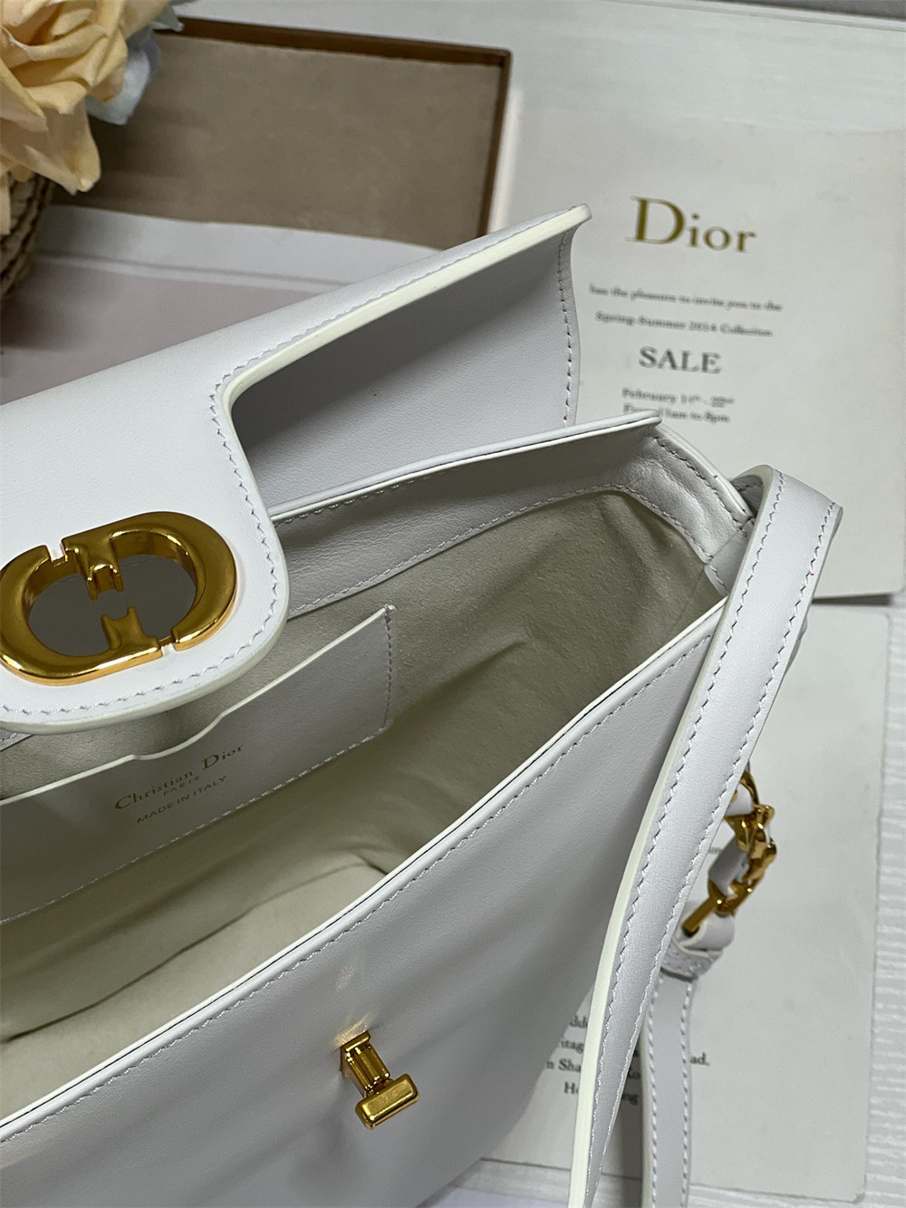 D*0r 30 Montaigne Large Chain Bucket Bag White