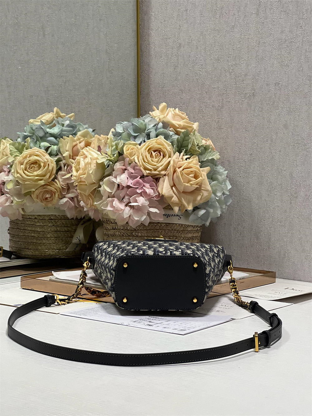 D*0r 30 Montaigne Large Chain Bucket Bag Oblique Jacquard and Calfskin