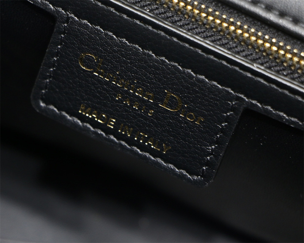 MEDIUM D*0r CARO BAG amour black 25.5 x 15.5 x 8 cm