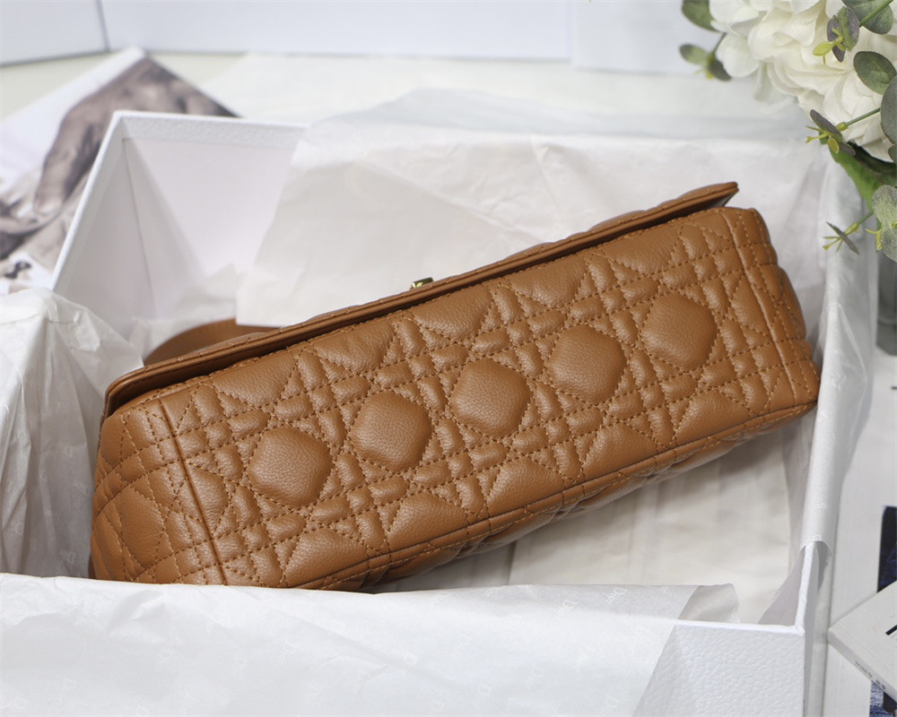 MEDIUM D*0r CARO BAG Caramel S*pple Cannage Calfskin 25.5 x 15.5 x 8 cm