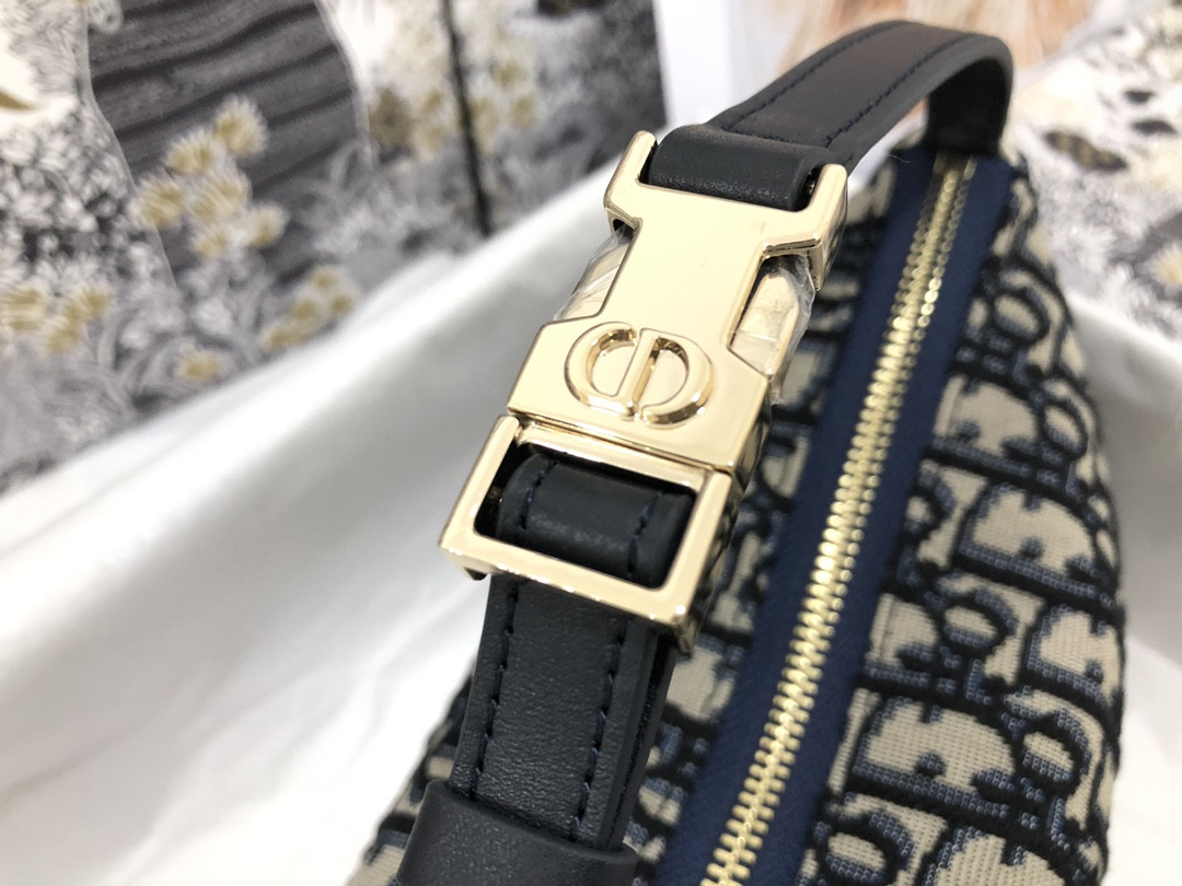 Medium D*0r travel Nomad Pouch