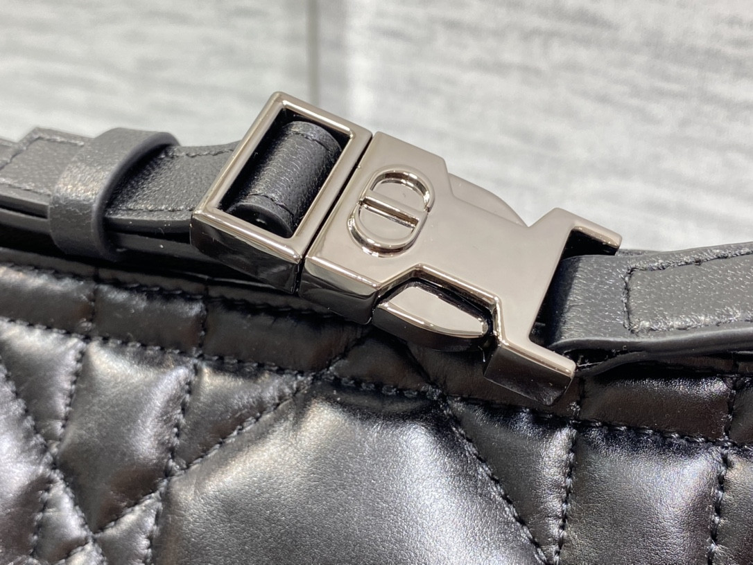 MEDIUM D*0r TRAVEL NOMAD POUCH BLACK