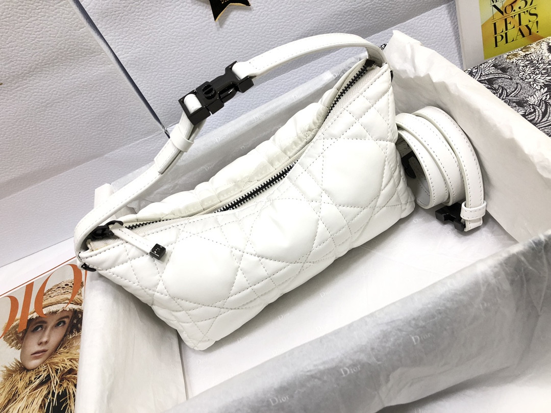 MEDIUM D*0r TRAVEL NOMAD POUCH