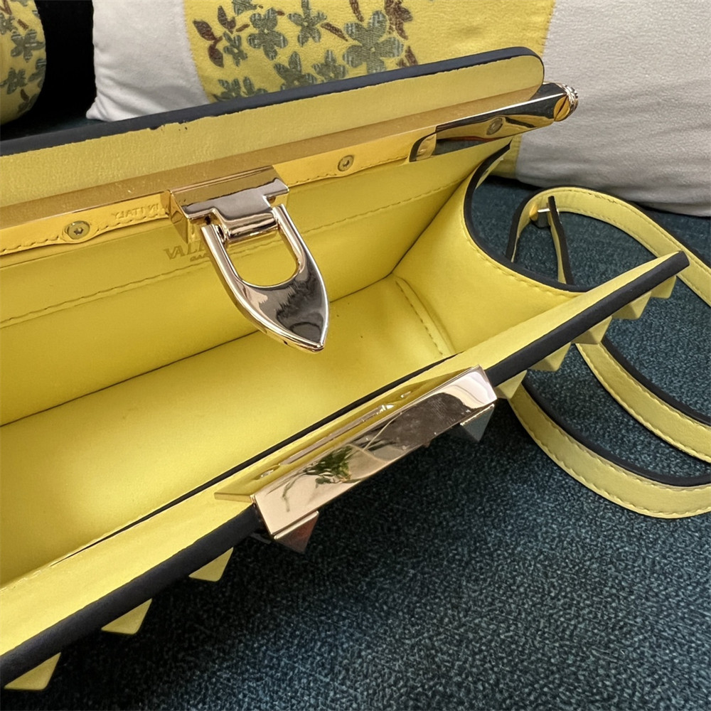 va*t*no GARAVANI ROCKSTUD23 SMALL SMOOTH CALFSKIN SHOULDER BAG YELLOW