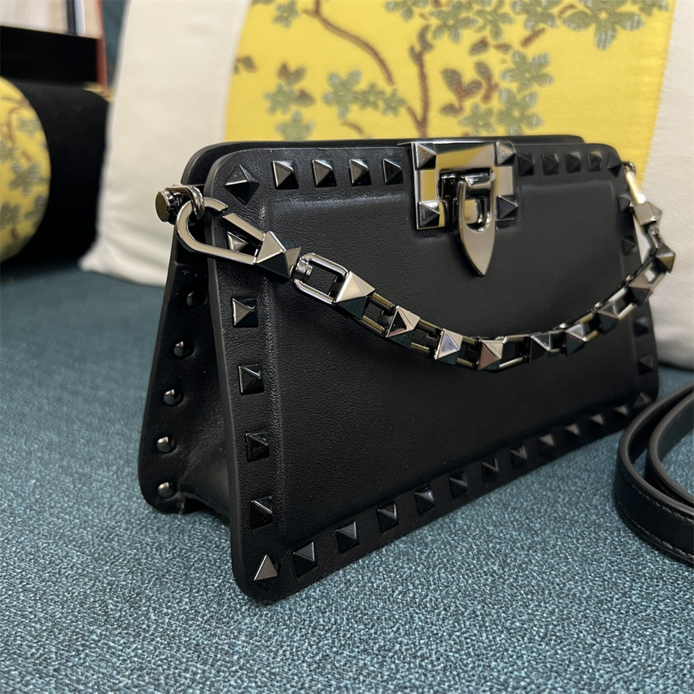 va*t*no GARAVANI ROCKSTUD23 SMALL SMOOTH CALFSKIN SHOULDER BAG BLACK