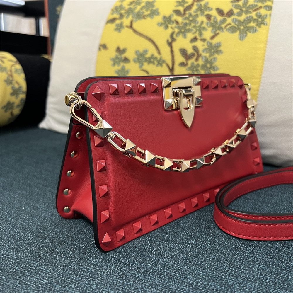 va*t*no GARAVANI ROCKSTUD23 SMALL SMOOTH CALFSKIN SHOULDER BAG RED