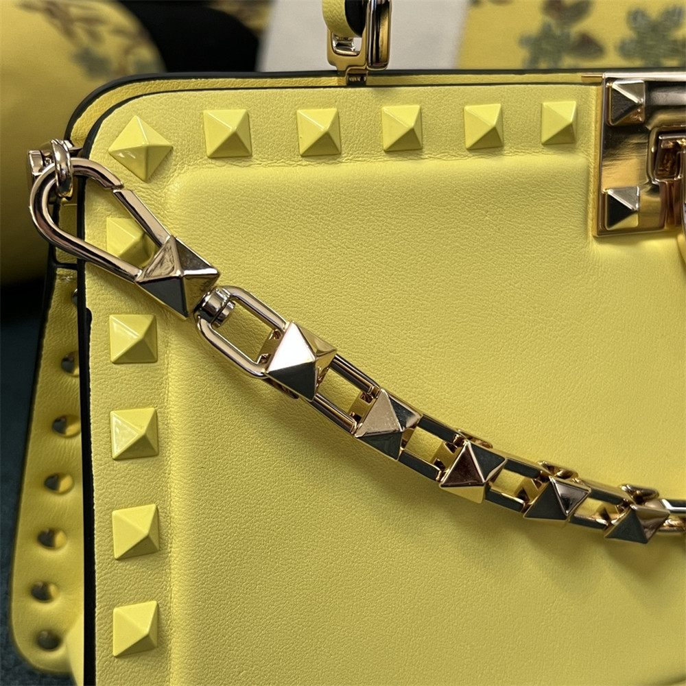 va*t*no GARAVANI ROCKSTUD23 smooth calfskin handbag Yellow