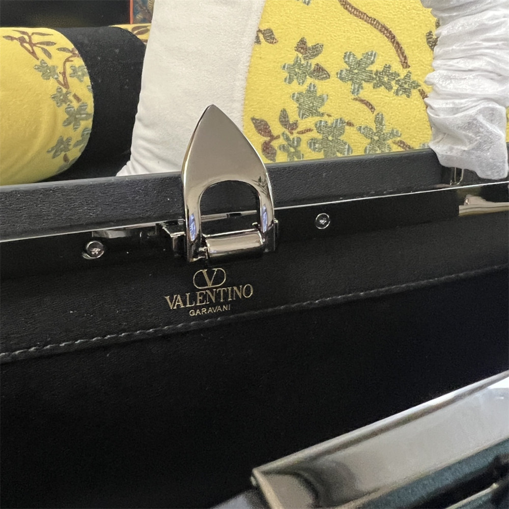 va*t*no GARAVANI ROCKSTUD23 smooth calfskin handbag Black