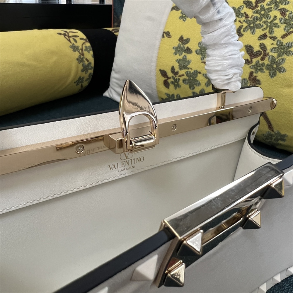 va*t*no GARAVANI ROCKSTUD23 smooth calfskin handbag white