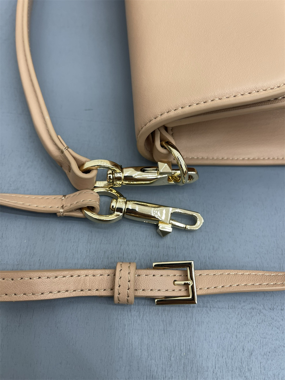 va*t*no GARAVANI LOCÒ CALFSKIN SHOULDER SMALL BAG ROSE CANNELLE 22 x 16  x 7 cm