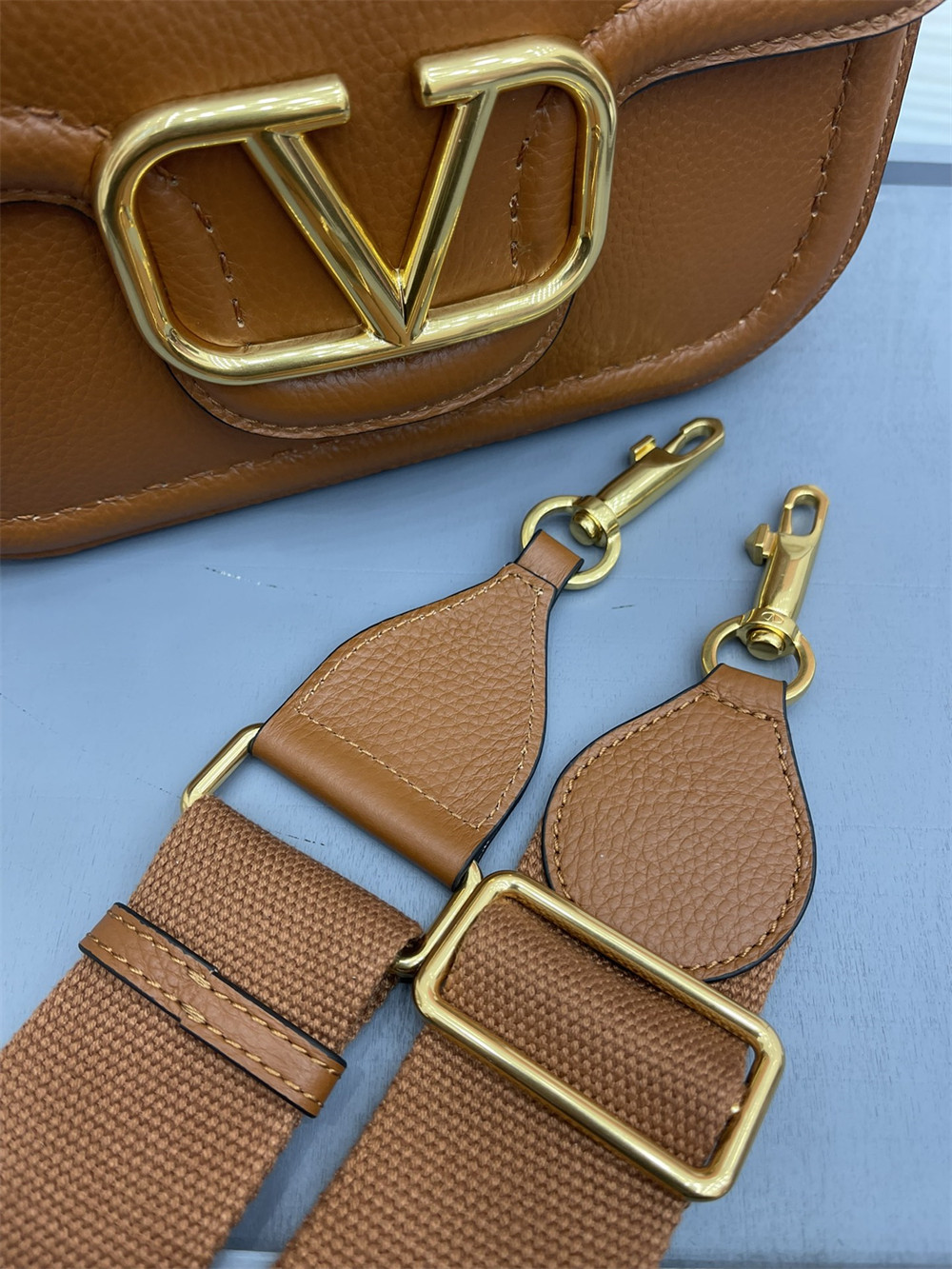 va*t*no GARAVANI ALLTIME GRAINY CALFSKIN SHOULDER BAG BROWN