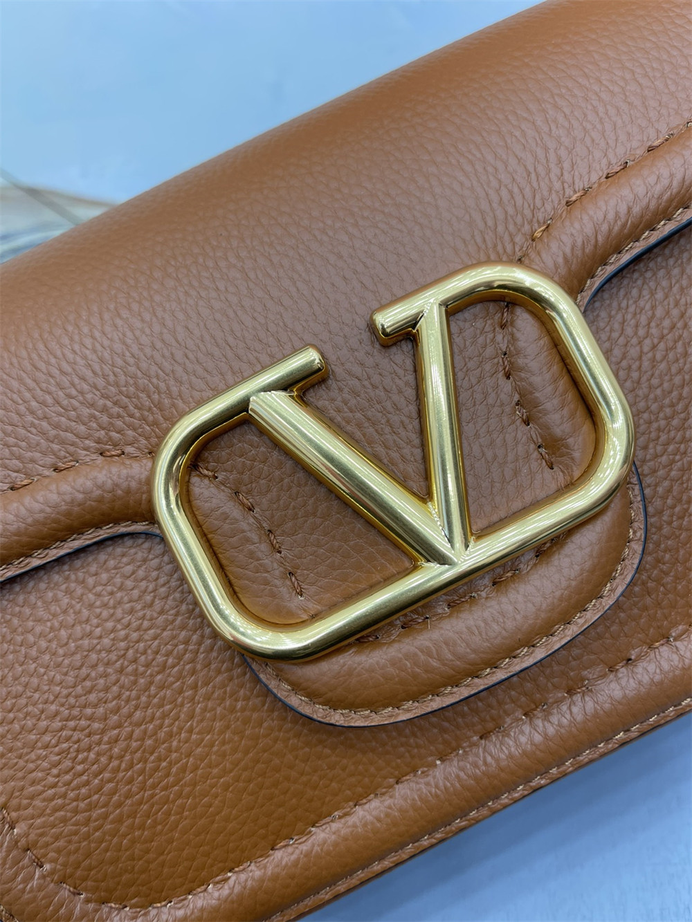 va*t*no GARAVANI ALLTIME GRAINY CALFSKIN SHOULDER BAG BROWN