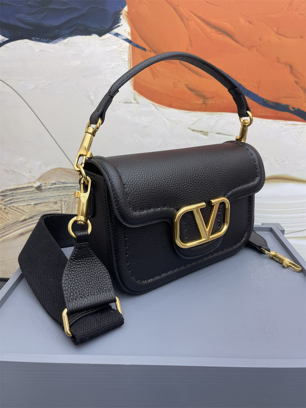 va*t*no GARAVANI ALLTIME GRAINY CALFSKIN SHOULDER BAG BLACK 23.5x18X8cm