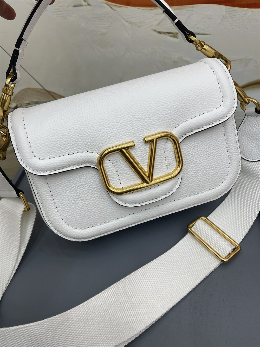 va*t*no GARAVANI ALLTIME GRAINY CALFSKIN SHOULDER BAG IVORY 23.5x18X8cm