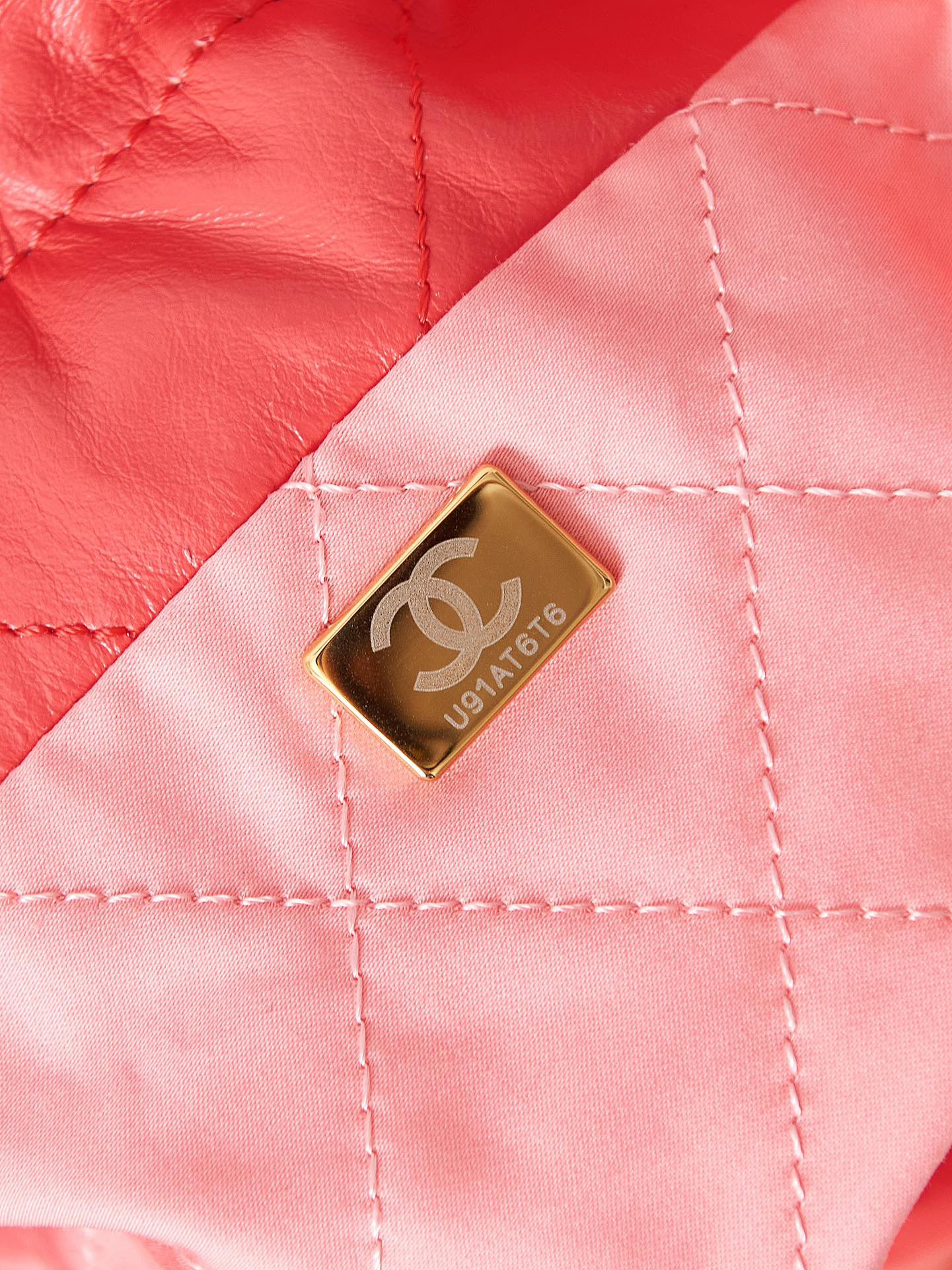 Ch*el 22 MINI HANDBAG Shiny Calfskin red 7.8 × 7.4 × 2.3 in