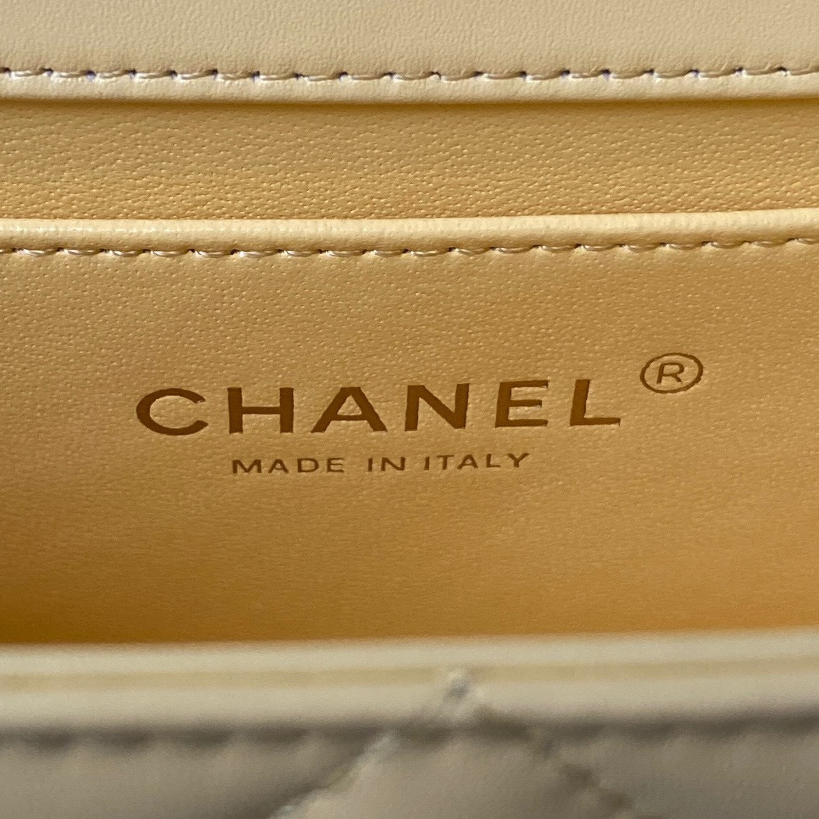 Ch*el FLAP BAG YELLOW 22×14.5×8cm