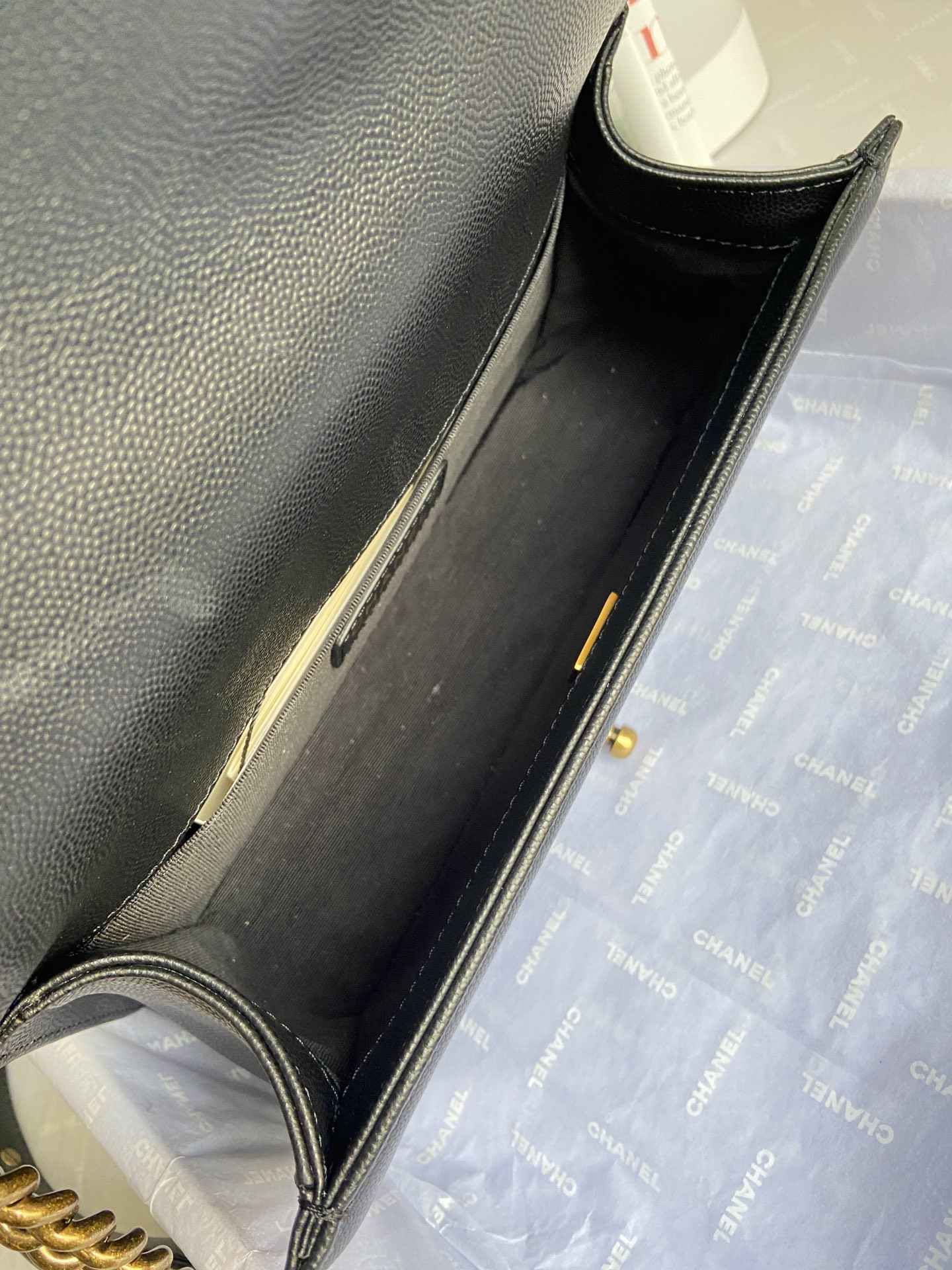 BOY Ch*el HANDBAG Shiny Grained Calfskin 5.9 × 9.8 × 3.5 in