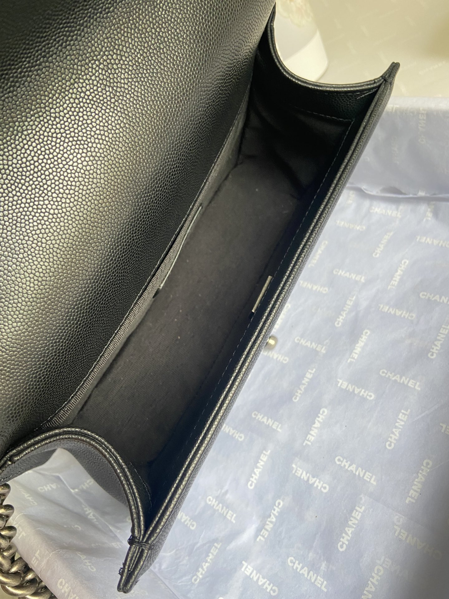 BOY Ch*el HANDBAG Shiny Grained Calfskin 5.9 × 9.8 × 3.5 in