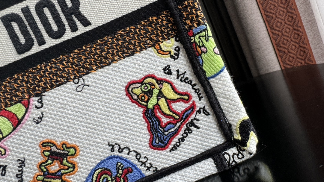 Small D*0r BOOK TOTE WHITE MULTICOLOR DRAGON ZODIAC EMBROIDERY 10.5 x 8.5 x 5.5 inches