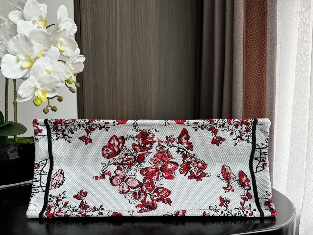 Large D*0r BOOK TOTE WHITE AND RED LE CŒUR DES PAPILLONS EMBROIDERY 16.5 x 14 x 7.5 inches