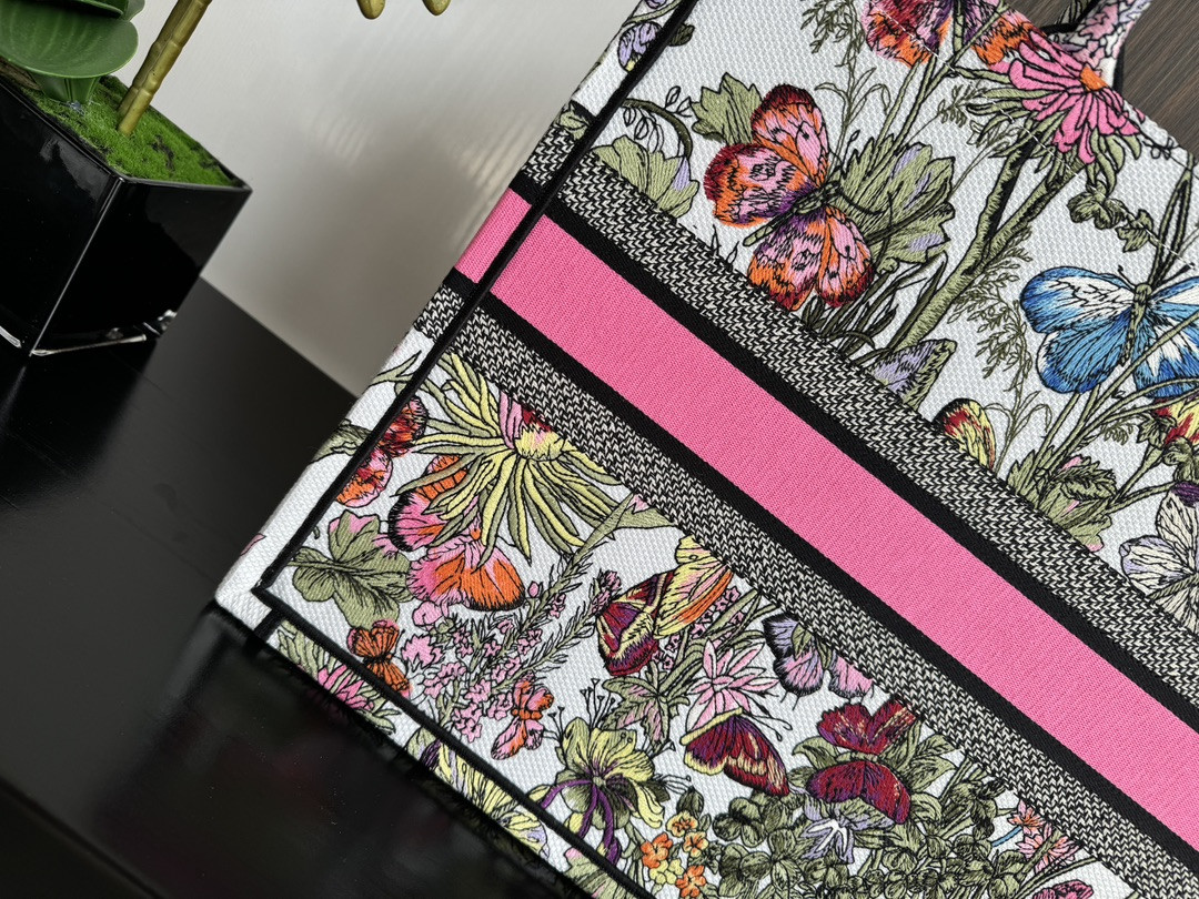 Large D*0r BOOK TOTE WHITE MULTICOLOR MEXICO MILLEFIORI EMBROIDERY 16.5 x 14 x 7.5 inches