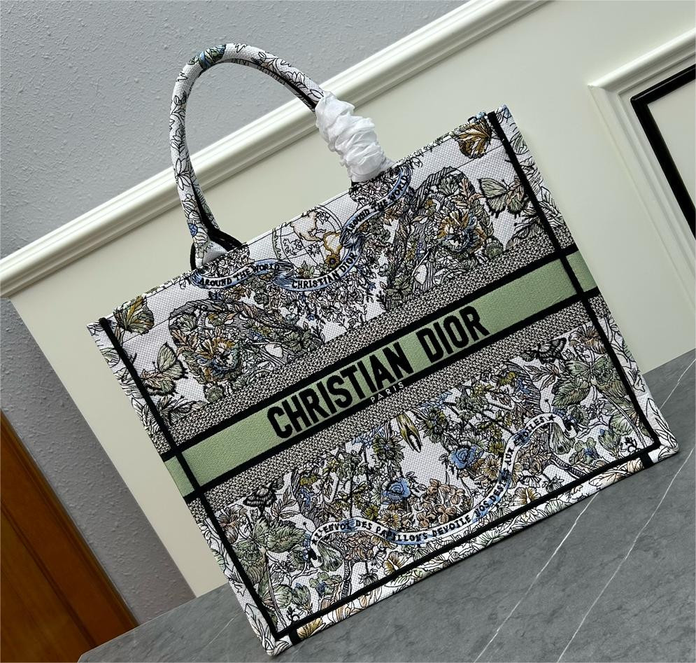 Large D*0r BOOK TOTE WHITE MULTICOLOR TOILE DE JOUY MEXICO EMBROIDERY 16.5 x 14 x 7.5 inches