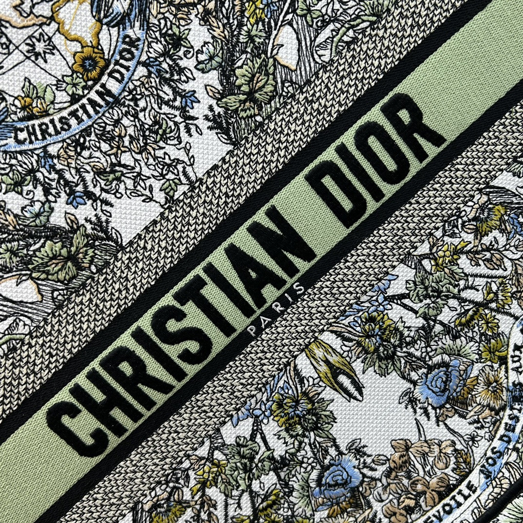 Large D*0r BOOK TOTE WHITE MULTICOLOR TOILE DE JOUY MEXICO EMBROIDERY 16.5 x 14 x 7.5 inches