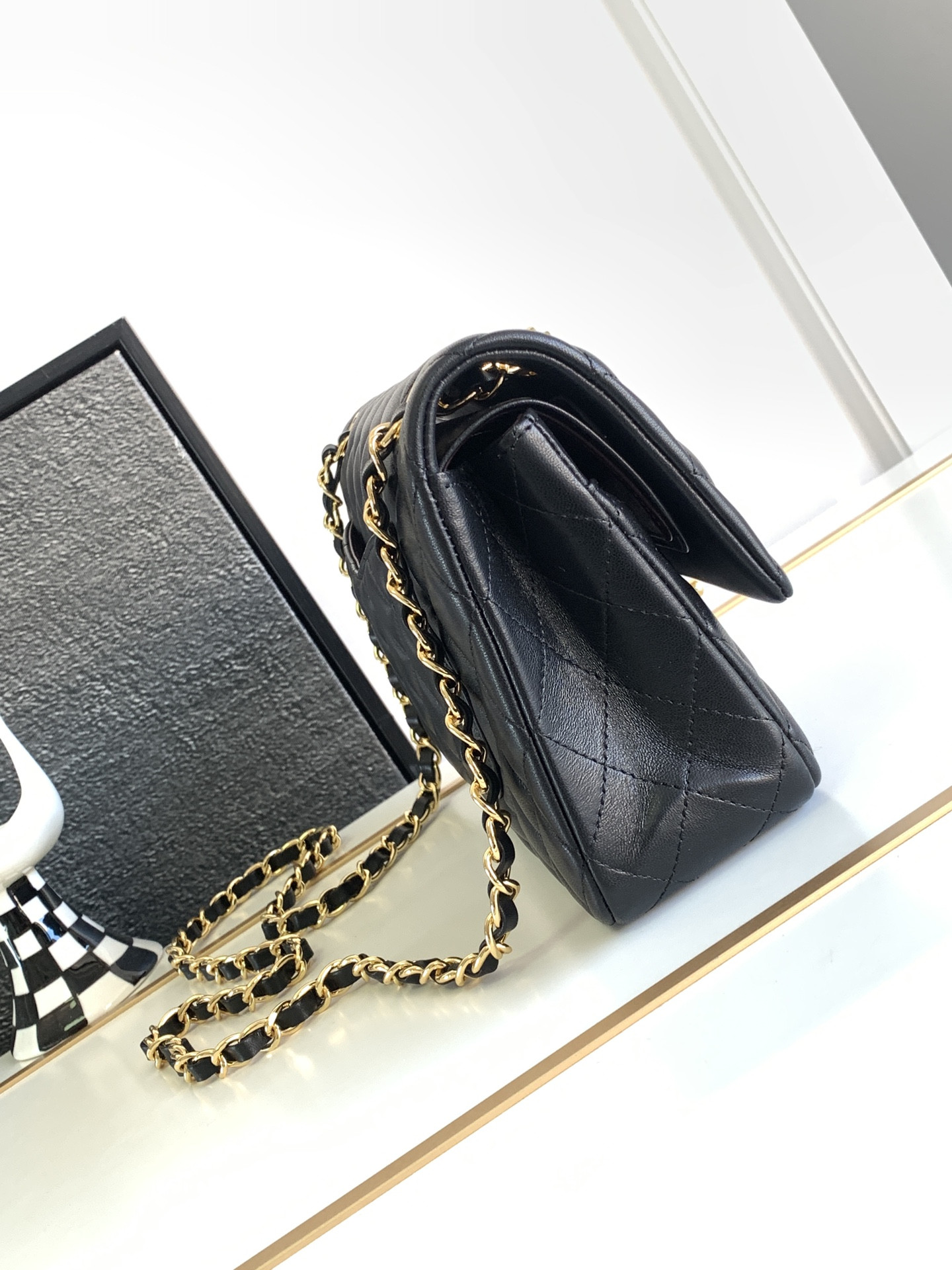 Ch*el CLASSIC HANDBAG LAMBSKIN & GOLD-TONE METAL BLACK 15.5 x 25.5x6.5cm