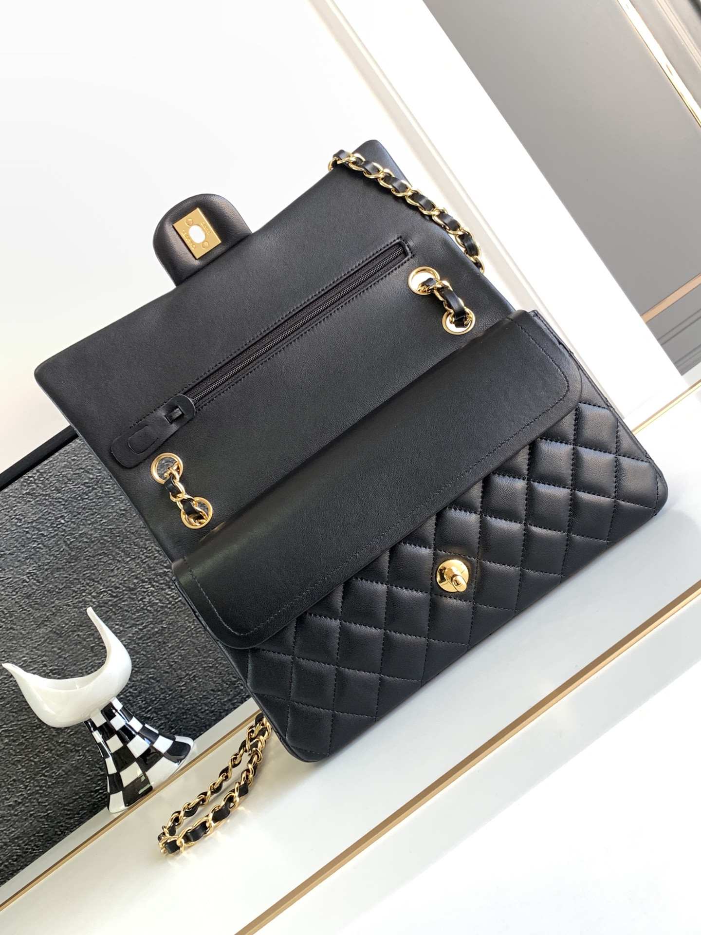 Ch*el CLASSIC HANDBAG LAMBSKIN & GOLD-TONE METAL BLACK 15.5 x 25.5x6.5cm