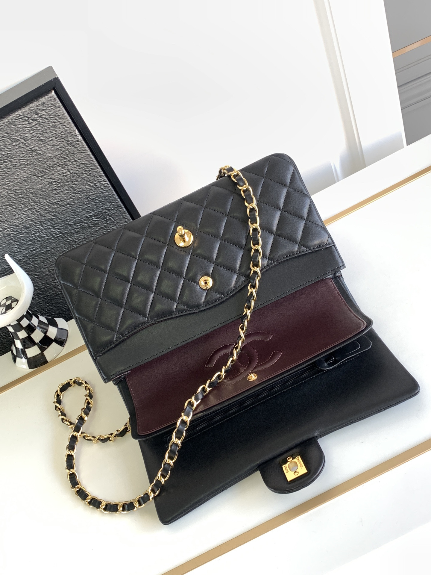 Ch*el CLASSIC HANDBAG LAMBSKIN & GOLD-TONE METAL BLACK 15.5 x 25.5x6.5cm