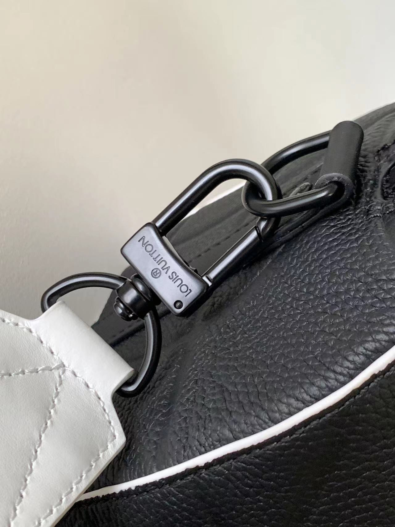 L0*is V*t0n Keepall Bandoulière 25 M21543 9.8 x 5.9 x 4.3 inches