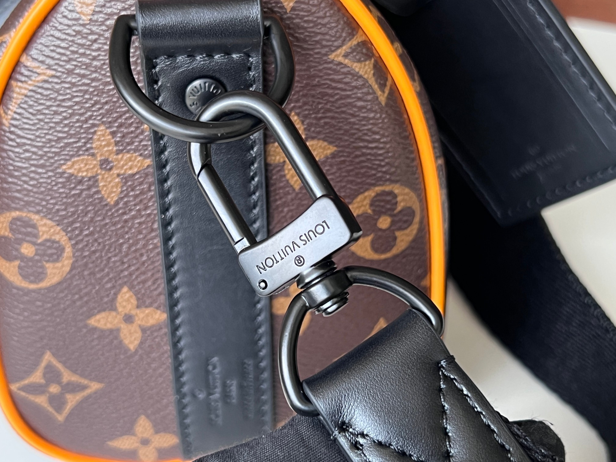 L0*is V*t0n Keepall Bandoulière 25 M46687 9.8 x 5.9 x 4.3 inches