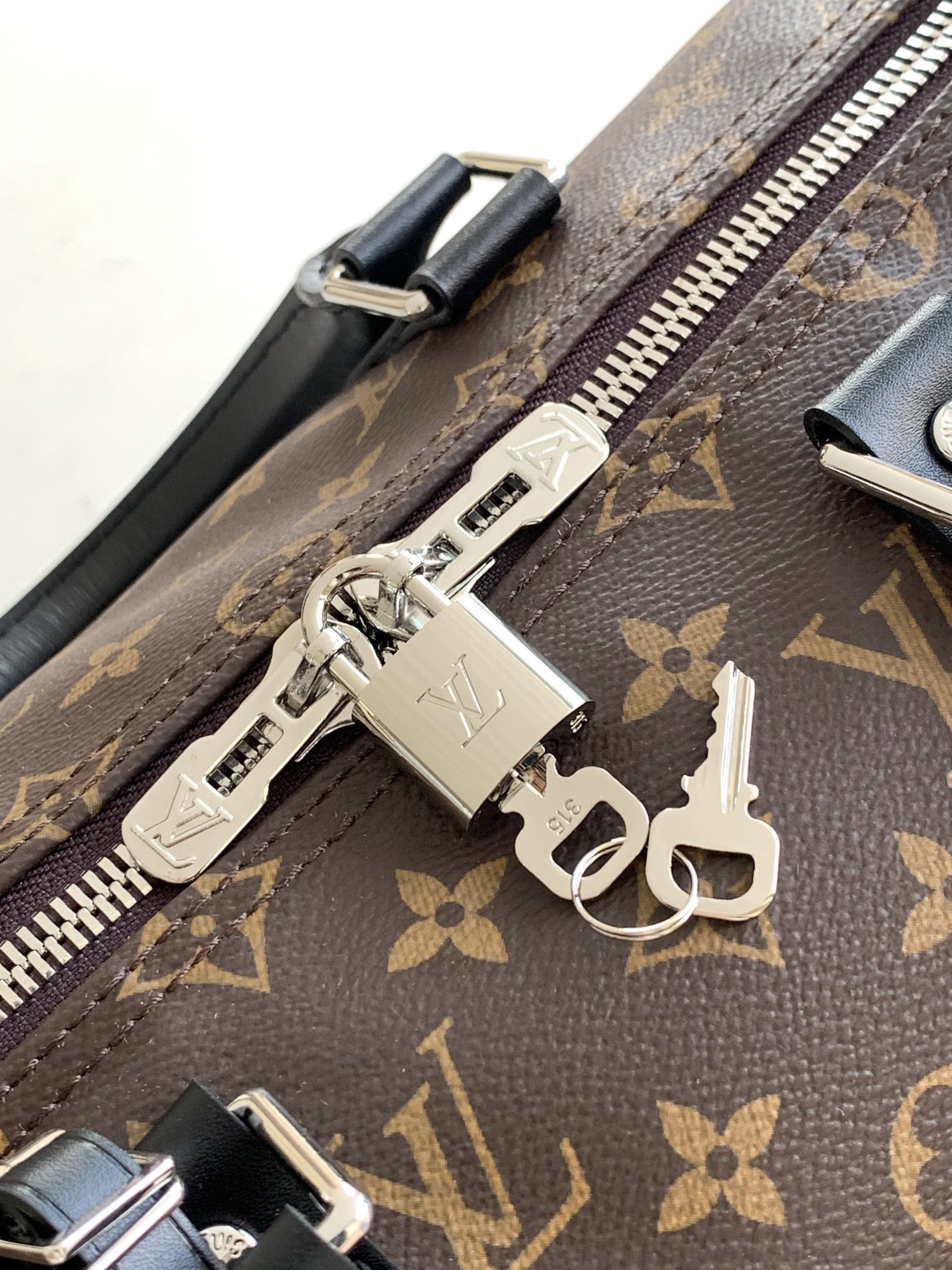 L0*is V*t0n Keepall Bandoulière 45 M56711