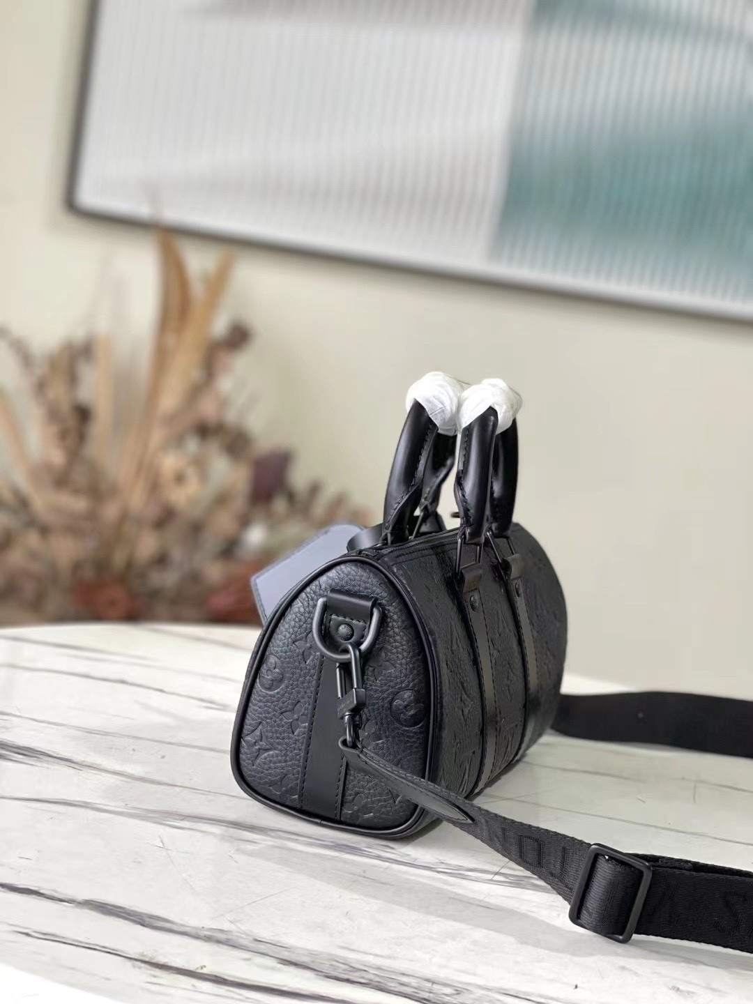 L0*is V*t0n Keepall Bandoulière 25 M20900 9.8 x 5.9 x 4.3 inches