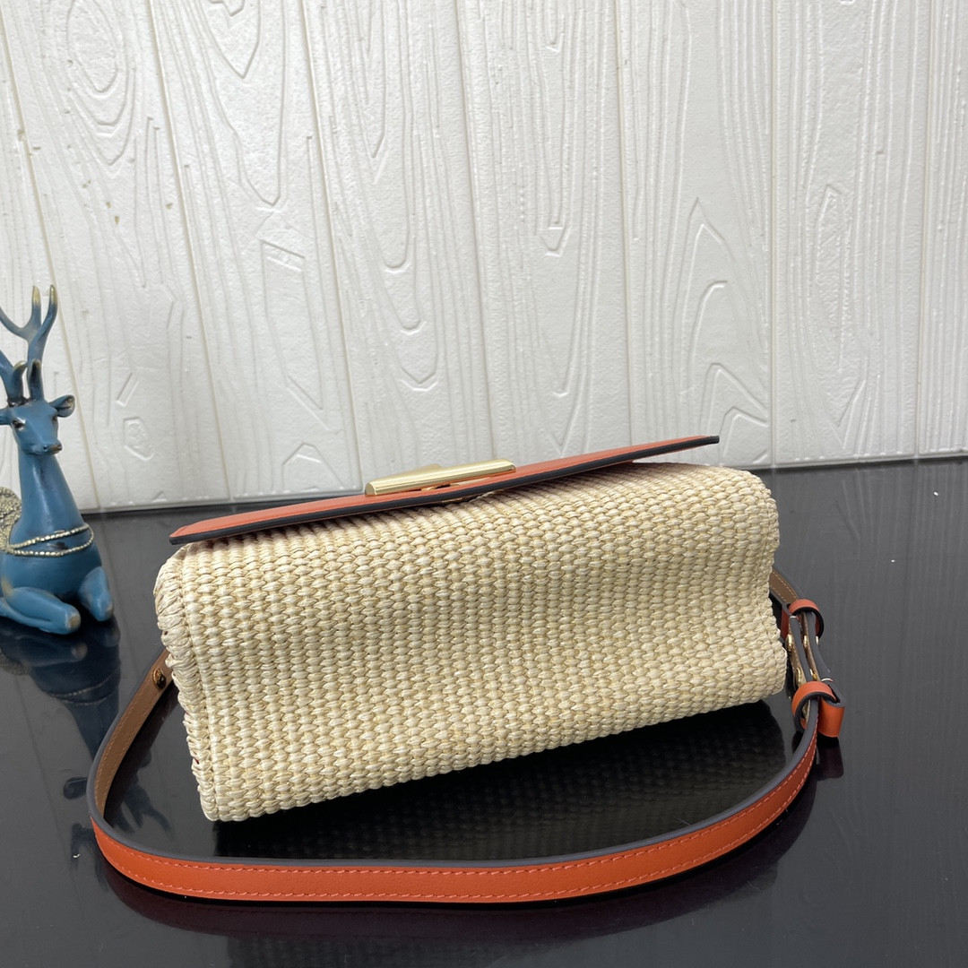 L0*is V*t0n M57648 GO-14 MM 9.1 x 6.3 x 3.9 inches