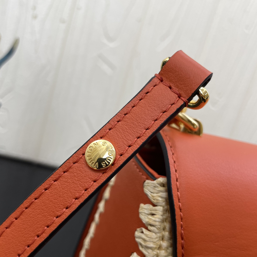 L0*is V*t0n M57648 GO-14 MM 9.1 x 6.3 x 3.9 inches