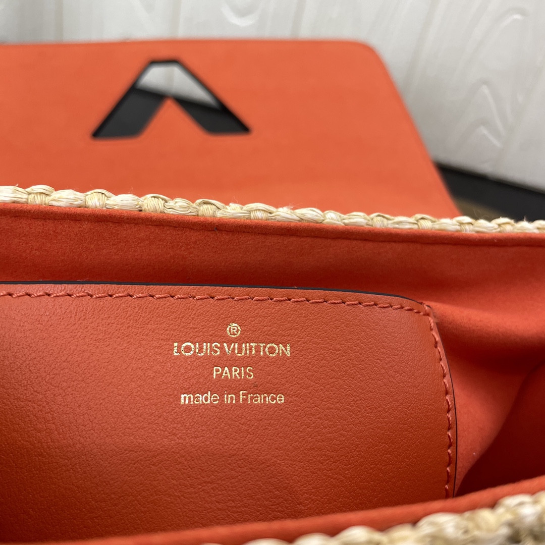 L0*is V*t0n M57648 GO-14 MM 9.1 x 6.3 x 3.9 inches