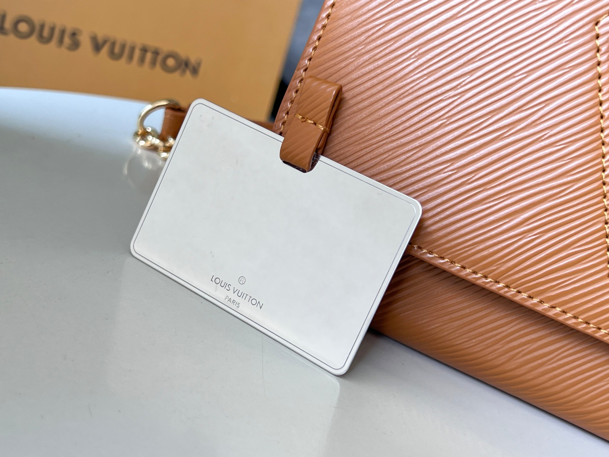 L0*is V*t0n M59686 GO-14 MM 9.1 x 6.3 x 3.9 inches